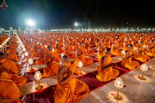 ภาพ No.69501:พิธีจุดประทีปถวายเป็นพุทธบูชา และบูชาธรรมมหาปูชนียาจารย์ ในโครงการธรรมยาตรากตัญญูบูชา มหาปูชนียาจารย์ พระมงคลเทพมุนี(สด จนฺทสโร) พระผู้ปราบมาร ปีที่ 11 ณ อนุสรณ์สถานมหาวิหารพระมงคลเทพมุนี อ.สองพี่น้อง จ.สุพรรณบุรี