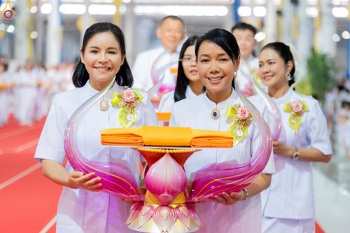 ภาพ No.318459:วันอาทิตย์ต้นเดือนที่ 5 เมษายน พ.ศ.2569 พิธีทอดผ้าป่าสมทบมหาสังฆทาน 40,000 กว่าวัดทั่วประเทศ ณ สภาธรรมกายสากล วัดพระธรรมกาย