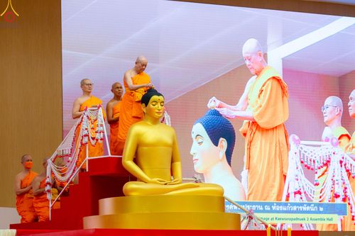 ภาพ No.84732:พิธีบรรจุพระบรมสารีริกธาตุภายในเกตุดอกบัวตูม องค์พระประธาน ณ ห้องแก้วสารพัดนึก 2 วัดพระธรรมกาย ในวันอาสาฬหบูชา อังคารที่ 1 สิงหาคม พ.ศ.2566