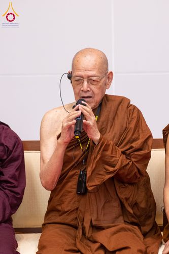 ภาพ No.324848:วันพฤหัสบดีที่ 23 เมษายน พ.ศ.2569  หลวงพ่อทัตตชีโว รองเจ้าอาวาสวัดพระธรรมกาย ถวายการต้อนรับและปฏิสันถารคณะชาวเมียนมาและคณะไทยใหญ่