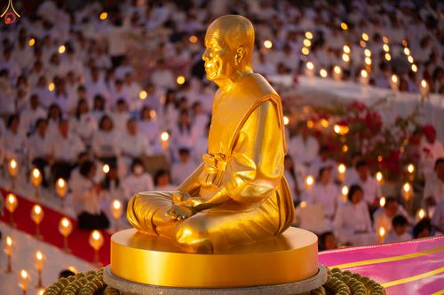 ภาพ No.294099:วันที่ 13 มกราคม พ.ศ. 2569 พิธีจุดประทีปถวายเป็นพุทธบูชา และบูชาธรรมมหาปูชนียาจารย์  (ภาพชุดที่ 2) ณ วัดสองพี่น้อง ต.ต้นตาล อ.สองพี่น้อง จ.สุพรรณบุรี ในโครงการธรรมยาตรา กตัญญูบูชา มหาปูชนียาจารย์ พระมงคลเทพมุนี(สด จนฺทสโร) พระผู้ปราบมาร อนุสรณ์สถาน 7 แห่