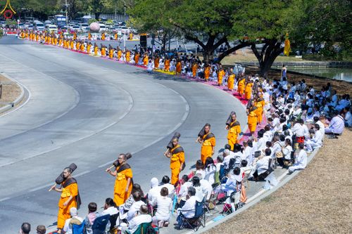 ภาพ No.304694:วันที่ 25 มกราคม พ.ศ. 2569 พิธีต้อนรับพระธรรมยาตรา (ภาพชุดที่ 2) รร.สามัคคีราษฏร์บำรุง-วัดพระธรรมกาย ในโครงการธรรมยาตรา กตัญญูบูชา มหาปูชนียาจารย์ พระมงคลเทพมุนี(สด จนฺทสโร) พระผู้ปราบมาร อนุสรณ์สถาน 7 แห่ง ปีที่ 14