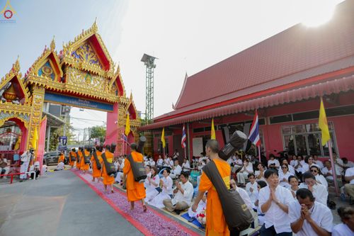 ภาพ No.295047:วันที่ 14 มกราคม พ.ศ. 2569 พิธีต้อนรับพระธรรมยาตรา อนุสรณ์สถานลำดับที่ 4  สถานที่เกิดด้วยกายธรรม ณ วัดโบสถ์บน ต.บางคูเวียง จ.นนทบุรี ในโครงการธรรมยาตรา กตัญญูบูชา มหาปูชนียาจารย์ พระมงคลเทพมุนี(สด จนฺทสโร) พระผู้ปราบมาร อนุสรณ์สถาน 7 แห่ง ปีที่ 14