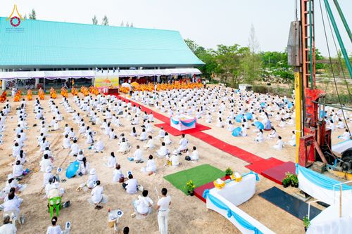 ภาพ No.327351:วันศุกร์ที่ 1 พฤษภาคม พ.ศ.2569 พิธีทอดผ้าป่า โปรยรัตนชาติ ตอกเสาเข็มมงคลต้นแรก สถาปนา “องค์พระเจดีย์เพื่อสร้างสันติภาพโลก” (แห่งแรกของภาคอีสาน) ณ ธุดงคสถานอำนาจเจริญ  อ.เมือง จ.อำนาจเจริญ
