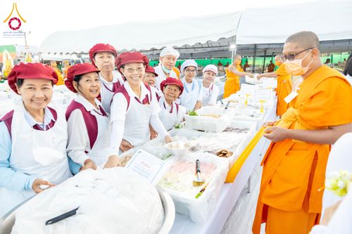 ภาพ No.289942:วันที่ 8 มกราคม พ.ศ. 2569 พิธีถวายภัตตาหารเป็นสังฆทาน แด่พระธรรมยาตรา ณ อนุสรณ์สถานคลองบางนางแท่น อ.สามพราน จ.นครปฐม ในโครงการธรรมยาตรา กตัญญูบูชา มหาปูชนียาจารย์ พระมงคลเทพมุนี(สด จนฺทสโร) พระผู้ปราบมาร อนุสรณ์สถาน 7 แห่ง ปีที่ 14