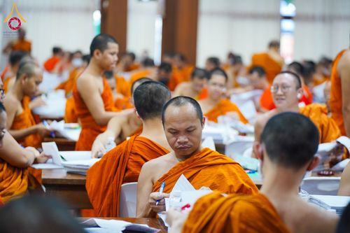 ภาพ No.281337:วันที่ 25 ธันวาคม พ.ศ. 2568 บรรยากาศการตรวจใบข้อสอบธรรมสนามหลวง  นักธรรมชั้นเอก และธรรมศึกษาชั้นเอก ส่วนภูมิภาค  ณ ศาลาอบรมสงฆ์ วัดสามพระยาวรวิหาร เขตพระนคร กรุงเทพมหานคร