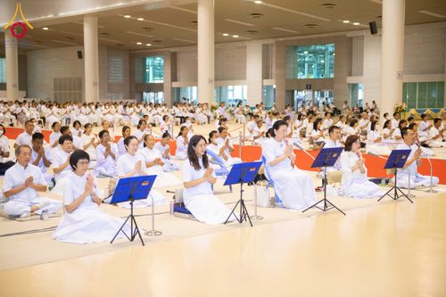 ภาพ No.321595:วันอาทิตย์ที่ 12 เมษายน พ.ศ.2569 กิจกรรมงานบุญวันอาทิตย์ สาธุชนปฏิบัติธรรมร่วมกัน ณ ห้องแก้วสารพัด 1 วัดพระธรรมกาย ปทุมธานี