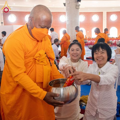 ภาพ No.130723:พิธีตักบาตรฉลองสามเณรใหม่ ในโครงการบรรพชา 1,250 รูป ณ แดนประสูติ สวนลุมพินี ประเทศเนปาล วันที่ 10 มีนาคม พ.ศ. 2567