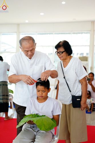 ภาพ No.134841:พิธีตัดปอยผม พิธีขอขมารับผ้าไตร พิธีบรรพชา และพิธีถวายบาตร ในโครงการบรรพชาสามเณร ฟื้นฟูพระพุทธศาสนาทั่วไทย  ณ ศูนย์ปฏิบัติธรรมและศูนย์อบรมเยาวชนเพชรบุรี ต.ท่าแลง อ.ท่ายาง จ.เพชรบุรี