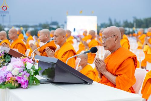 ภาพ No.118182:พิธีจุดประทีปถวายเป็นพุทธบูชา และบูชาธรรมมหาปูชนียาจารย์ พระมงคลเทพมุนี(สด จนฺทสโร) วันที่ 24 มกราคม พ.ศ. 2567 ณ อนุสรณ์สถานบางปลา อ.บางเลน จ.นครปฐม