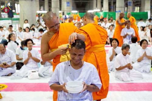 ภาพ No.230717:วันที่ 29 มิถุนายน พ.ศ.2568 พิธีตัดปอยผมและปลงผมนาคธรรมทายาท โครงการบรรพชาอุปสมบทหมู่ รุ่นเข้าพรรษา ณ วิหารคด วัดพระธรรมกาย