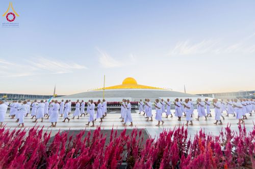 ภาพ No.276608:วันเสาร์ที่ 6 ธันวาคม  พ.ศ. 2568 พิธีเวียนประทักษิณและพิธีวันทาเจดีย์ โครงการอุปสมบทบูชาธรรมมหาปูชนียาจารย์ ประจำปี พ.ศ.2568 โครงการบวชพระนานาชาติ AEC และ WAB รุ่น CEO (นักบริหาร) รุ่นที่ 5 ณ มหาธรรมกายเจดีย์ วัดพระธรรมกาย