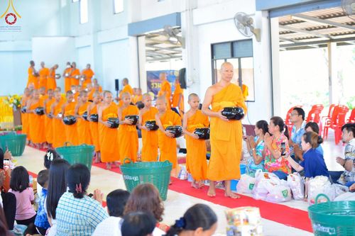 ภาพ No.217558:วันอาทิตย์ที่ 13 เมษายน พ.ศ. 2568 พิธีตักบาตรฉลองสามเณรใหม่ ศูนย์ปฏิบัติธรรมเขาคิชฌกูฏ โครงการบรรพชาสามเณรภาคฤดูร้อน
