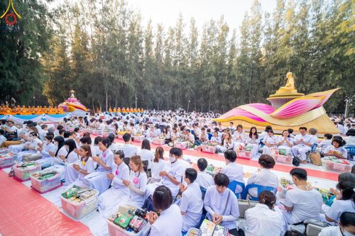 ภาพ No.107534:พิธีตักบาตรพระธรรมยาตราฯ ในโครงการธรรมยาตรากตัญญูบูชา มหาปูชนียาจารย์ พระมงคลเทพมุนี(สด จนฺทสโร) พระผู้ปราบมาร ปีที่ 12 ณ อนุสรณ์สถานมหาวิหารพระมงคลเทพมุนี อ.สองพี่น้อง จ.สุพรรณบุรี วันที่ 7 มกราคม พ.ศ. 2567