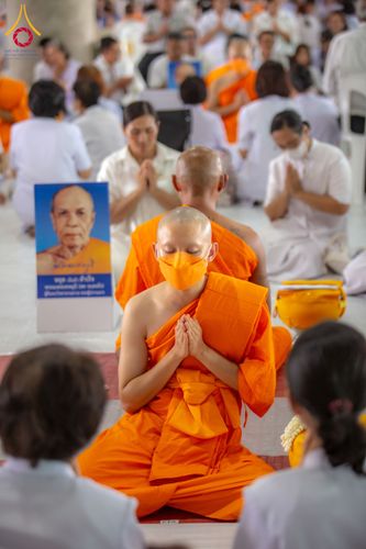 ภาพ No.62557:พิธีถวายบาตรเเละไทยธรรม ในโครงการอุปสมบทหมู่ บูชาธรรมหลวงพ่อธัมมชโย พ.ศ.2567 ณ ลานธรรม พระมหาธรรมกายเจดีย์ วันที่ 13 เมษายน พ.ศ.2567
