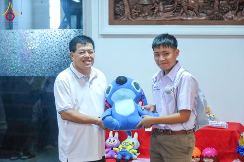 ภาพ No.180151:กิจกรรมวันรวมพลังเด็กดี V-Star ผู้นำฟื้นฟูศีลธรรมโลก ประจำปีพุทธศักราช 2567 จังหวัดสุโขทัย เพื่อรวมพลังสร้างความดี นั่งสมาธิภาวนาถวายเป็นพุทธบูชา และเพื่อส่งเสริมการเรียนรู้พระพุทธศาสนา วันที่ 3 ธันวาคม พ.ศ. 2567