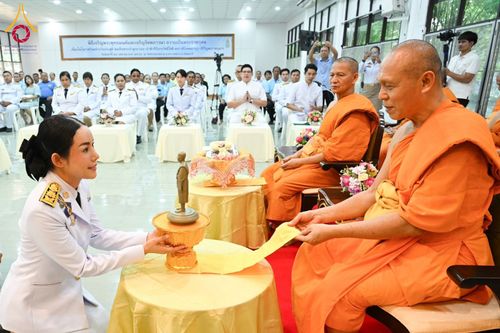 ภาพ No.57898:นายอำเภอคลองหลวง นำพสกนิกรร่วมพิธีเจริญพระพุทธมนต์ ถวายเป็นพระราชกุศล เนื่องในโอกาสวันคล้ายวันประสูติ สมเด็จพระเจ้าลูกยาเธอ เจ้าฟ้าทีปังกรรัศมีโชติฯ ณ วัดพระธรรมกาย วันจันทร์ที่ 29 เมษายน พ.ศ. 2567