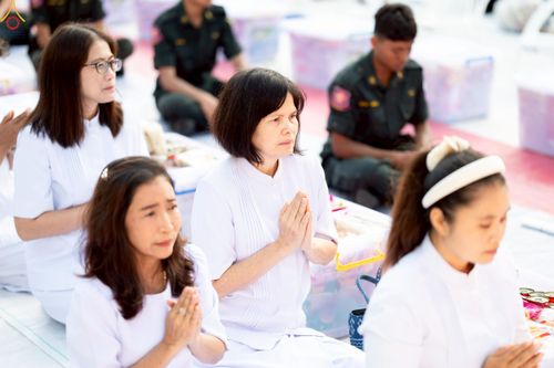 ภาพ No.234379:วันพฤหัสบดีที่ 24 กรกฎาคม พ.ศ. 2568 พิธีถวายสังฆทานแก่คณะสงฆ์ 323 วัด , พิธีมอบกองทุนหนุนแรงใจช่วยครูใต้ , พิธีทำบุญส่วนกุศลแด่ผู้วายชนม์ ในเหตุการณ์ความไม่สงบ 4 จังหวัด ชายแดนภาคใต้ (ปัตตานี , ยะลา , นราธิวาส , สงขลา) ปีที่ 21 ครั้งที่ 179 ณ วัดเวฬุวัน 