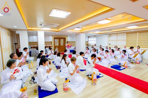 ภาพ No.221287:วันศุกร์ที่ 25 เมษายน พ.ศ. 2568 พิธีอัญเชิญรูปเหมือนพระมงคลเทพมุนี (สด จนฺทสโร) พระผู้ปราบมาร พิธีทอดผ้าป่าสามัคคี 25 ปี พิธีถวายสังฆทาน 15 วัด แด่เจ้าอาวาสภาคพื้นเอเชีย และแอฟริกา ในวาระครบ 25 ปี วัดพระธรรมกายโอซาก้า ประเทศญี่ปุ่น