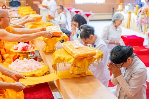 ภาพ No.91249:พิธีสมโภชพระประธาน "พระธรรมกาย" , พิธีเปิดไฟมงคลและเปิดไฟส่องสว่างรัศมีดวงธรรมพระประธาน "พระธรรมกาย" , พิธีทอดผ้าป่าภาคพื้น 19 วัดศูนย์สาขาภาคพื้นอเมริกา  และพิธีมุทิตาสักการะพระมหาเถระ พระเถระ ประจำปี 2566 วันอาทิตย์ที่ 15 ตุลาคม พ.ศ. 2566