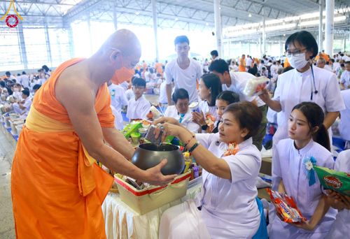 ภาพ No.99643:พิธีตักบาตรวันอาทิตย์ต้นเดือน ณ สภาธรรมกายสากล วัดพระธรรมกาย จ.ปทุมธานี วันอาทิตย์ที่ 3 ธันวาคม พ.ศ. 2566