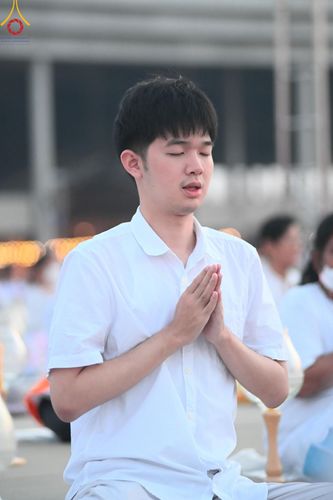 ภาพ No.204504:พิธีจุดประทีปถวายเป็นพุทธบูชา และบูชาธรรมมหาปูชนียาจารย์ ณ วัดพระธรรมกาย ตำบลคลองสาม อำเภอคลองหลวง จังหวัดปทุมธานี ในโครงการธรรมยาตรา กตัญญูบูชา มหาปูชนียาจารย์ พระมงคลเทพมุนี(สด จนฺทสโร) พระผู้ปราบมาร ปีที่ 13 วันที่ 31 มกราคม พ.ศ. 2568