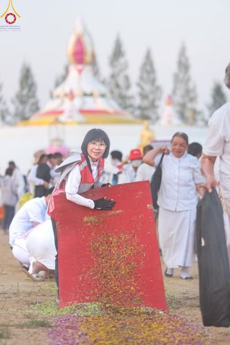 ภาพ No.202966:V.51 สารพัดV สารพัดดี ที่คลองบางนางแท่น ในโครงการธรรมยาตรา กตัญญูบูชา มหาปูชนียาจารย์ พระมงคลเทพมุนี(สด จนฺทสโร) พระผู้ปราบมาร อนุสรณ์สถาน 7 แห่ง ปีที่ 13 ระหว่างวันที่ 2-31 มกราคม พ.ศ. 2568