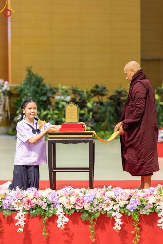 ภาพ No.124637:พิธีมอบโล่วัชรเกียรติยศ โครงการตอบปัญหาศีลธรรมเพื่อสันติภาพโลก (World-PEC) ต่างประเทศ ครั้งที่ 17 ณ ห้องแก้วสารพัดนึก 1 วัดพระธรรมกาย ในวันมาฆบูชา เสาร์ที่ 24 กุมภาพันธ์ พ.ศ. 2567