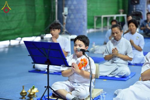 ภาพ No.238095:วันอังคารที่ 12 สิงหาคม พ.ศ. 2568 กิจกรรมวันแม่แห่งชาติ พิธีเปิดห้องปฎิบัติธรรม "กลางใส ใจสว่าง" (World Inner Peace Meditation Room) พิธีลูกกราบคุณแม่-คุณพ่อ พิธีทอดผ้าป่ากองทุนเลี้ยงพระ&กฐิน 30,000 วัด(บูชาธรรมหลวงพ่อ) พิธีไถ่โคท้อง 2 ตัว  ณ วิหารคด 2 ว