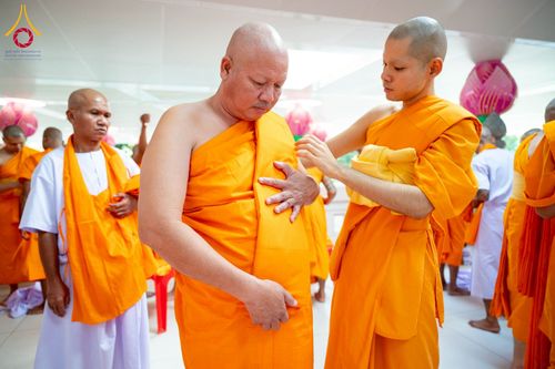 ภาพ No.277726:วันเสาร์ที่ 6 ธันวาคม พ.ศ. 2568 พิธีบรรพชาอุปสมบทและพิธีถวายบาตร โครงการอุปสมบทบูชาธรรมมหาปูชนียาจารย์ ประจำปี พ.ศ.2568 โครงการบวชพระนานาชาติ AEC และ WAB รุ่น CEO (นักบริหาร) รุ่นที่ 5 ณ มหาธรรมกายเจดีย์ วัดพระธรรมกาย