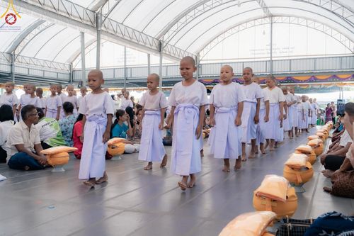 ภาพ No.133441:พิธีขอขมารับผ้าไตร, พิธีบรรพชาสามเณร, สามเณรออกบิณฑบาต ในโครงการบรรพชาสามเณร ฟื้นฟูพระพุทธศาสนาทั่วไทย  ณ ศูนย์ปฏิบัติธรรม และอบรมเยาวชนเมืองยะลา วันที่ 3 เมษายน พ.ศ. 2567