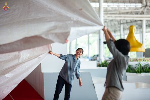 ภาพ No.88690:คณะสงฆ์ เจ้าหน้าที่ และสาธุชน ทุ่มเทแรงกายแรงใจเตรียมงาน เพื่องานวันครูผู้ค้นพบวิชชาธรรมกาย ตั้งแต่วันที่ 20 กันยายน พ.ศ. 2566