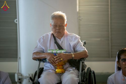 ภาพ No.256768:วันที่ 5 ตุลาคม พ.ศ. 2568 พิธีตักบาตร ข้าวสารอาหารแห้ง ณ บ้านแก้วเรือนทองคุณยายฯ สภาธรรมกายสากล วัดพระธรรมกาย