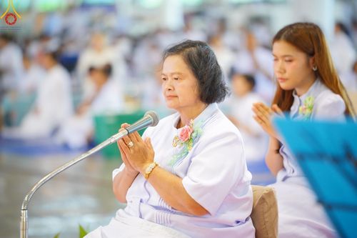 ภาพ No.167490:พิธีตักบาตรและพิธีบูชาข้าวพระ ในวันอาทิตย์ที่ 3 พฤศจิกายน พ.ศ. 2567 ณ วัดพระธรรมกาย