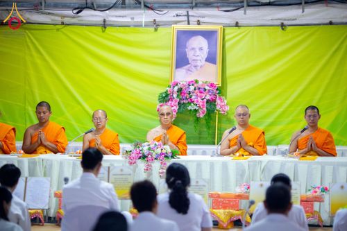 ภาพ No.201802:พิธีถวายภัตตาหารเป็นสังฆทาน แด่พระธรรมยาตรา ณ อนุสรณ์สถานบางปลา วัดบางปลา อำเภอบางเลน จังหวัดนครปฐม ในโครงการธรรมยาตรา กตัญญูบูชา มหาปูชนียาจารย์ พระมงคลเทพมุนี(สด จนฺทสโร) พระผู้ปราบมาร อนุสรณ์สถาน 7 แห่ง ปีที่ 13 วันที่ 26 มกราคม พ.ศ. 2568