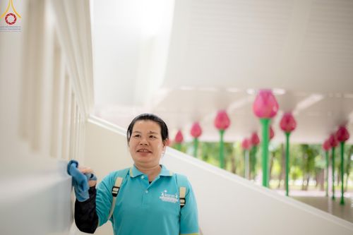 ภาพ No.145954:ชมรมจิตอาสาอนุรักษ์สิ่งแวดล้อม รับบุญทำความสะอาดบริเวณโบสถ์พระไตรปิฎก วัดพระธรรมกาย จ.ปทุมธานี วันที่ 25 กรกฎาคม พ.ศ. 2567