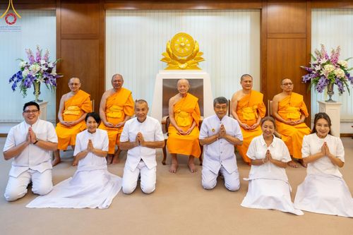 ภาพ No.111549:พิธีอธิษฐานจิตปิดแผ่นทอง "ธรรมจักร" เพื่อสถาปนาอุโบสถ "บูชาธรรม 80 ปี หลวงพ่อธัมมชโย" วัดพระธรรมกายลอนดอน ประเทศอังกฤษ ณ อาศรมบัณฑิต วัดพระธรรมกาย ในวันเสาร์ที่ 27 เมษายน พ.ศ. 2567
