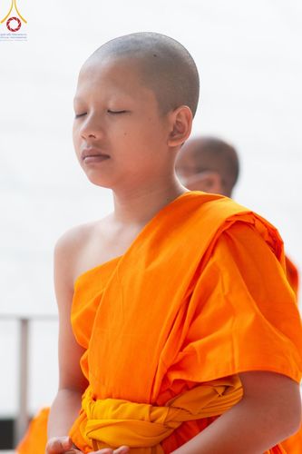 ภาพ No.190106:พิธีจุดประทีปถวายเป็นพุทธบูชา และบูชาธรรมมหาปูชนียาจารย์ ณ อนุสรณ์สถานมหาวิหารพระมงคลเทพมุนี (โลตัสแลนด์) อ.สองพี่น้อง จ.สุพรรณบุรี ในโครงการธรรมยาตรา กตัญญูบูชา มหาปูชนียาจารย์ พระมงคลเทพมุนี(สด จนฺทสโร) พระผู้ปราบมาร อนุสรณ์สถาน 7 แห่ง ปีที่ 13