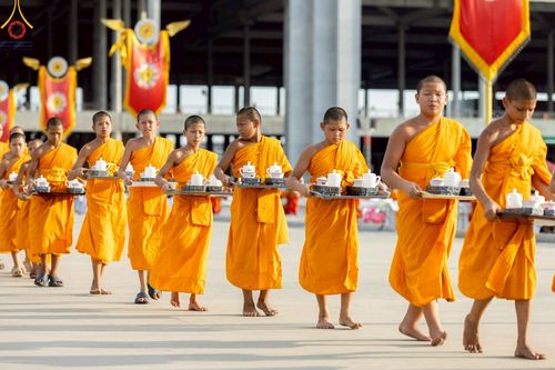 ภาพ No.221558:วันอังคารที่ 22 เมษายน พ.ศ. 2568 ภาพพิธีถวายมหาสังฆทานคณะสงฆ์ 40,000 กว่าวัดทั่วประเทศ เนื่องในวันคุ้มครองโลก ชุดที่ 2 (ปลื้มให้สมการรอคอย) ณ ลานธรรมพระมหาธรรมกายเจดีย์ วัดพระธรรมกาย