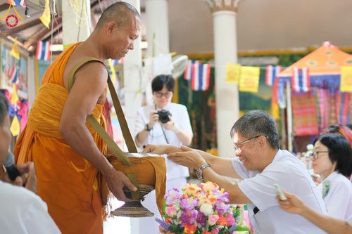 ภาพ No.168878:พิธีทอดกฐิน ณ วัดบ้านน้ำอ้อม จ.บุรีรัมย์ ในโครงการกฐินสามัคคีทั่วไทย 30,000 วัด บูชาธรรม 80 ปี หลวงพ่อธัมมชโย โดยคณะศิษยานุศิษย์วัดพระธรรมกาย วันที่ 23 ตุลาคม พ.ศ. 2567