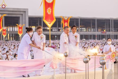 ภาพ No.77192:พิธีจุดมาฆประทีป ในวันมาฆบูชา อาทิตย์ต้นเดือนที่ 6 มีนาคม พ.ศ. 2566 ณ วัดพระธรรมกาย อ.คลองหลวง จ.ปทุมธานี