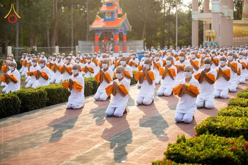 ภาพ No.75926:พิธีบรรพชาสามเณร ณ วัดปันชารี สันติปูร์ อรัญกฏิ เมืองคาร์กาชารี ประเทศบังกลาเทศ วันที่ 10 กุมภาพันธ์ พ.ศ. 2566