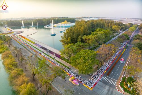 ภาพ No.202009:พิธีต้อนรับพระธรรมยาตรา ณ อนุสรณ์สถานลำดับที่ 7 สถานที่ขยายวิชชาธรรมกาย วัดพระธรรมกาย ต.คลองสาม อ.คลองหลวง จ.ปทุมธานี ในโครงการธรรมยาตรา กตัญญูบูชา มหาปูชนียาจารย์ พระมงคลเทพมุนี(สด จนฺทสโร) พระผู้ปราบมาร อนุสรณ์สถาน 7 แห่ง ปีที่ 13 วันที่ 26 มกราคม 2568