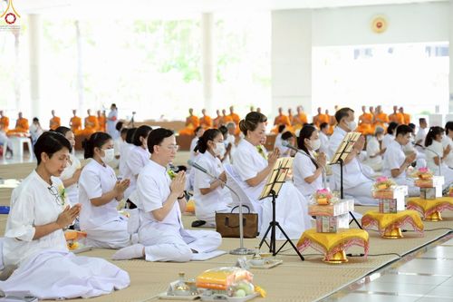 ภาพ No.226910:วันเสาร์ที่ 31 พฤษภาคม พ.ศ. 2568 พิธีถวายภัตตาหารเมนูสวรรค์ "เพื่อการบรรลุธรรม" ณ หอฉันคุณยายอาจารย์ วัดพระธรรมกาย