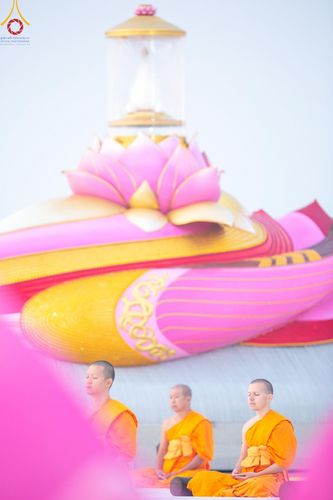 ภาพ No.198604:พระธรรมยาตราปฏิบัติธรรม และถ่ายภาพหมู่ประวัติศาสตร์ ณ อนุสรณ์สถานบางปลา วัดบางปลา อำเภอบางเลน จังหวัดนครปฐม ในโครงการธรรมยาตรา กตัญญูบูชา มหาปูชนียาจารย์ พระมงคลเทพมุนี(สด จนฺทสโร) พระผู้ปราบมาร อนุสรณ์สถาน 7 แห่ง ปีที่ 13 วันที่ 20 มกราคม พ.ศ. 2568