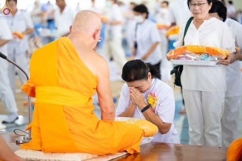 ภาพ No.134771:พิธีบุพเปตพลี ครั้งที่ 148 อุทิศบุญแด่หมู่ญาติที่ล่วงลับไปแล้ว (วันพระ แรม 15 ค่ำ เดือน 4) ณ หอฉันคุณยายอาจารย์ฯ วัดพระธรรมกาย จ.ปทุมธานี