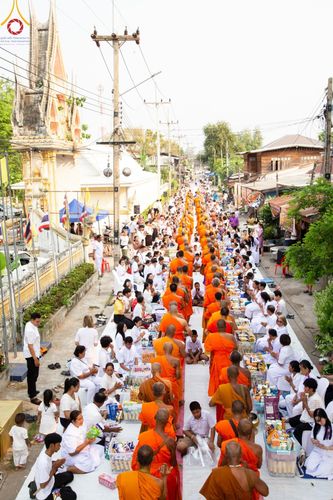 ภาพ No.135393:โครงการตักบาตรข้าวสารอาหารแห้งพระภิกษุสามเณร ๑,๐๐๐ รูป วันอังคารที่ ๙ เมษายน พ.ศ.๒๕๖๗ ณ ถนนหน้าที่ว่าการอำเภอคลองขลุง (เส้นเลียบแม่น้ำปิง) ตำบลคลองขลุง อำเภอคลองขลุง จังหวัดกำแพงเพชร