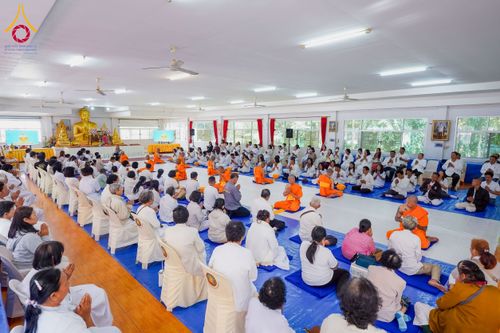 ภาพ No.275860:วันพุธที่ 3 ธันวาคม พ.ศ. 2568 พิธีบรรพชาอุปสมบท โครงการอุปสมบทบูชาธรรมมหาปูชนียาจารย์ ศูนย์อบรม : ศูนย์ส่งเสริมศีลธรรม จ.พะเยา ณ โบราณสถานพระธาตุจอมทอง และ โบสถ์กลางน้ำ วัดพระธาตุศรีโคมคำ อำเภอเมือง จังหวัดพะเยา