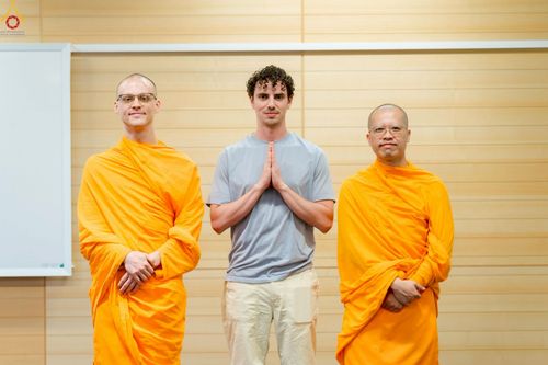 ภาพ No.229353:วันที่ 15 มิถุนายน พ.ศ. 2568 Meditation wisdom talks 2025 โดย พระอาจารย์ไมเคิล วีรธมฺโม และ พระอาจารย์นิค สนฺตจิตฺโต โดยมีผู้เข้าร่วมโครงการ เป็นชาวสวีเดนและชาวยุโรป จำนวน 30 ท่าน  ณ โรงแรม Radissonblu waterfront กรุงสตอกโฮล์ม ประเทศสวีเดน