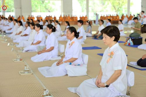 ภาพ No.213485:วันเสาร์ที่ 29 มีนาคม พ.ศ. 2568 พิธีถวายภัตตาหารเมนูสวรรค์ "เพื่อการบรรลุธรรม" ณ หอฉันคุณยายอาจารย์ฯ วัดพระธรรมกาย